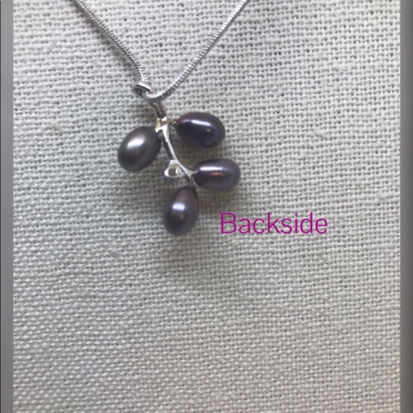 New Black Pearl Leaf Necklace - Picture 5 of 7